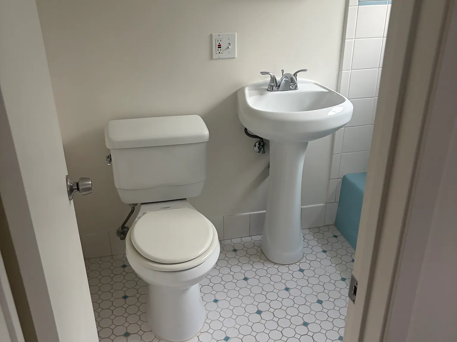 1 bed, 450 sqft, $1,900 — Photo 1
