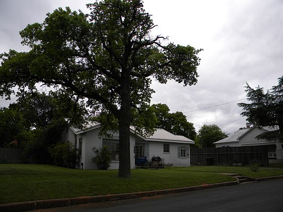 3rd image of 321 Hale St