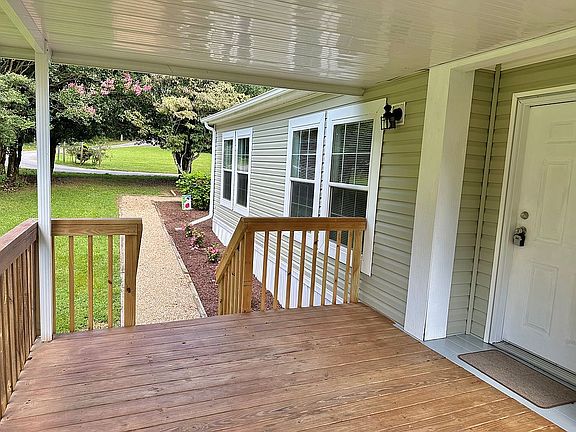 5th image of 16 Outer Park Dr