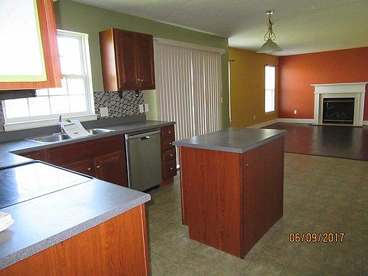 3rd image of 36 Goldfinch Dr