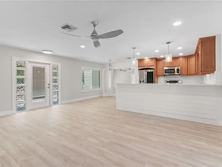 54 Liberty Ln — Photo 7