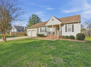 439 Willow Bend Dr, Chesapeake, VA 23323