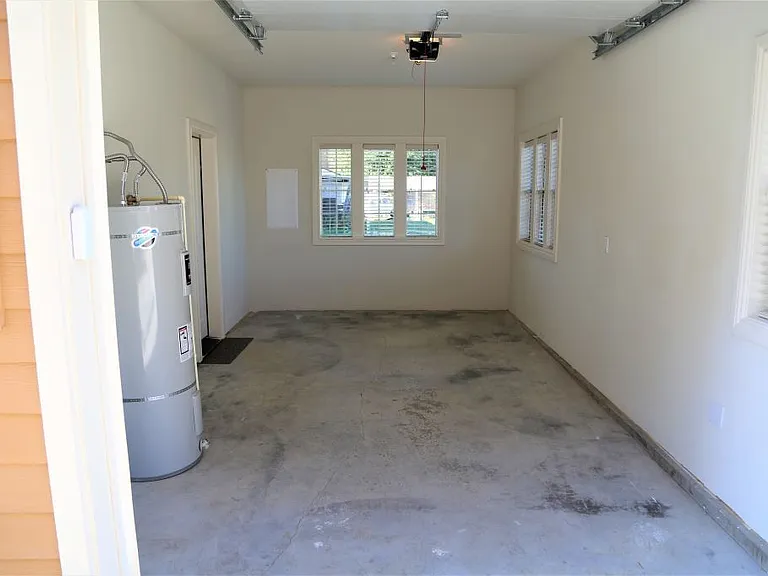 2161 NW Janssen St — Photo 10