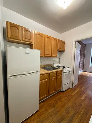 Rented by Peter R. Hungerford, LREB | media 4