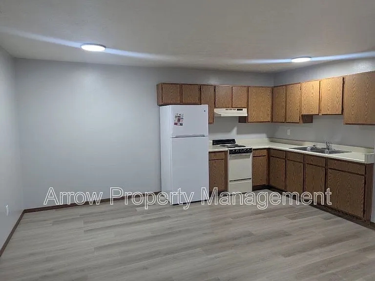 305 N East St #3 — Photo 2