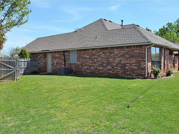 4th image of 11701 Susan Ln