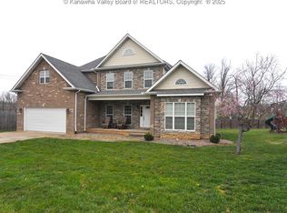 1006 Nye Cir, Hurricane, WV 25526