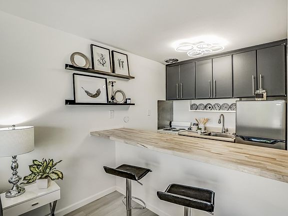 2nd image of 833 N Humboldt St APT 319