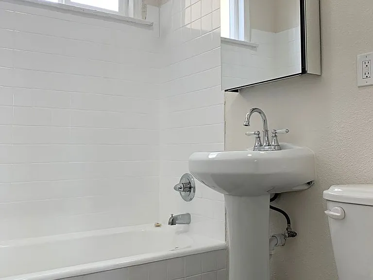 1623 N Mariposa — Photo 31