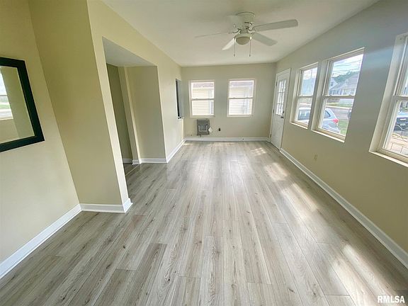 3rd image of 128 Keller St