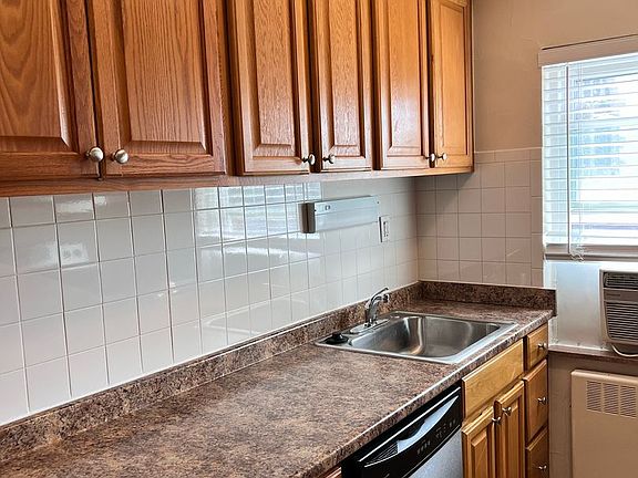 3rd image of 2750 Linshaw Ct APT 6