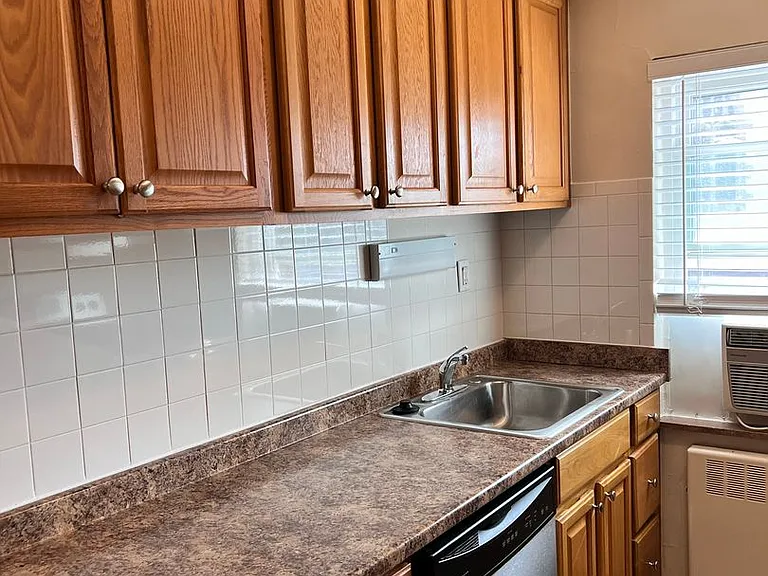 2750 Linshaw — Photo 3