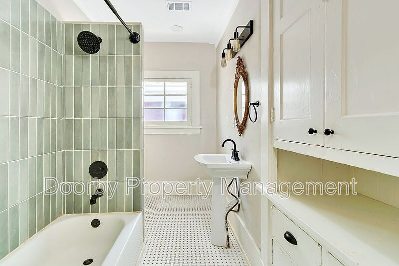 1st image of 621 Fortwood Pl #2