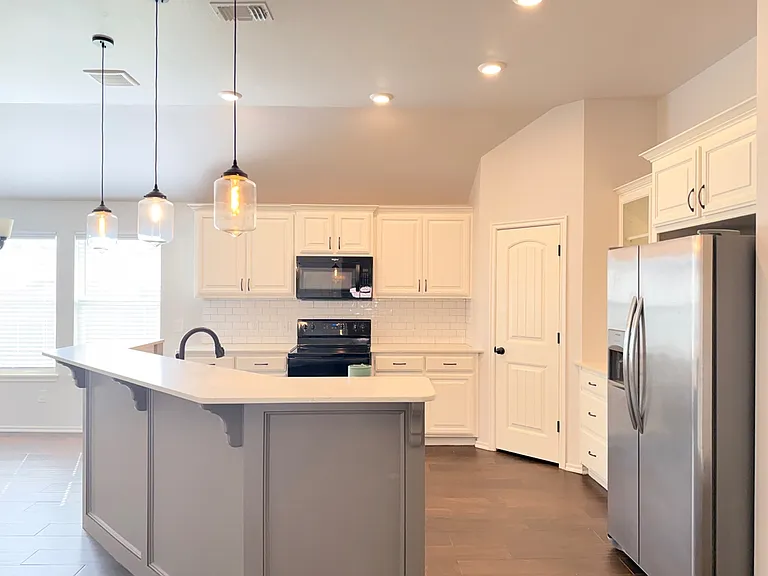 18600 Luna Dr — Photo 9