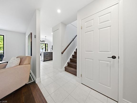 4th image of 19 Boulder Cres
