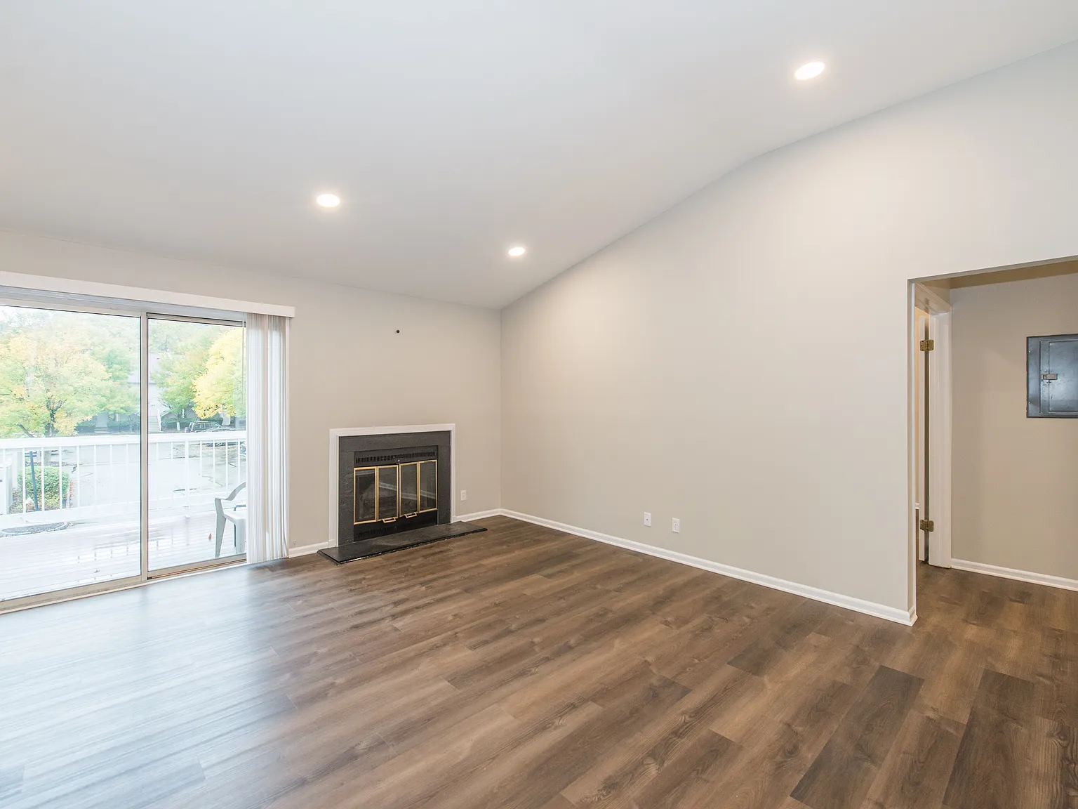 2 bed, 832 sqft, $2,450 — Photo 4