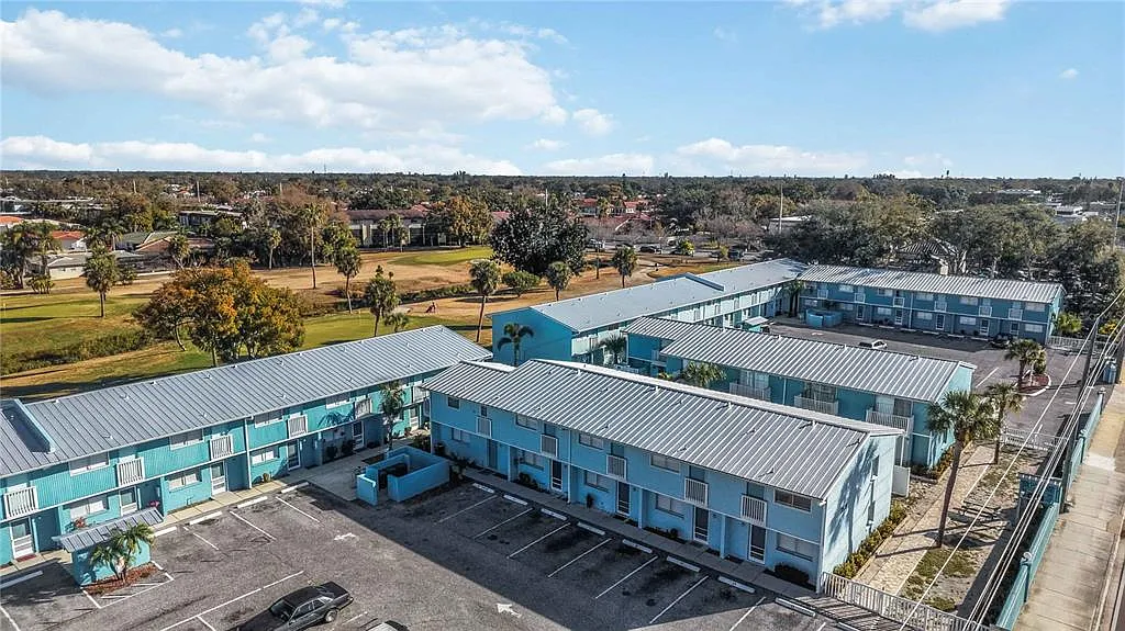 2 bed, 1.5 bath, 884 sqft, $1,800 — Photo 1