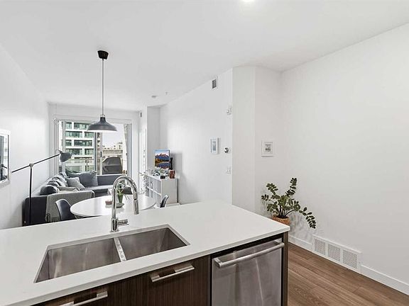 4th image of 88 S 9th St NE #628
