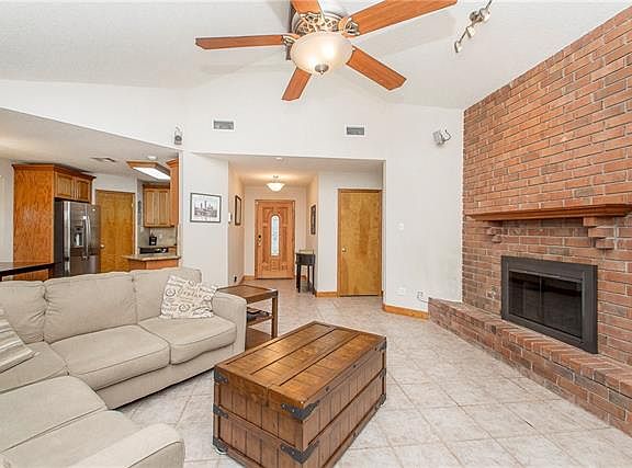4th image of 3221 Lakewood Dr