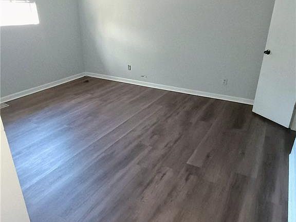 4th image of 31 Adamson Dr