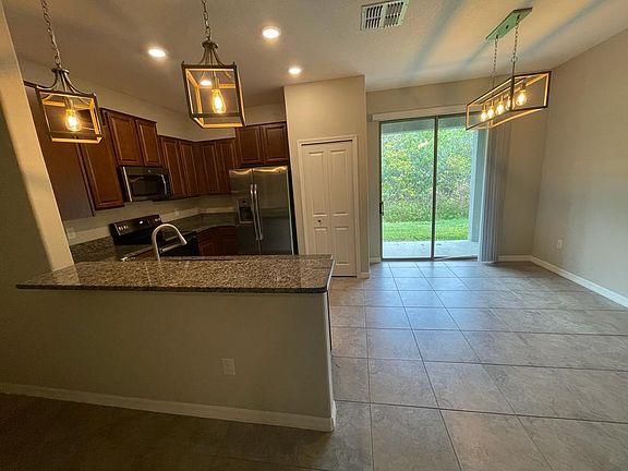 3rd image of 9768 Pembrooke Pines Dr