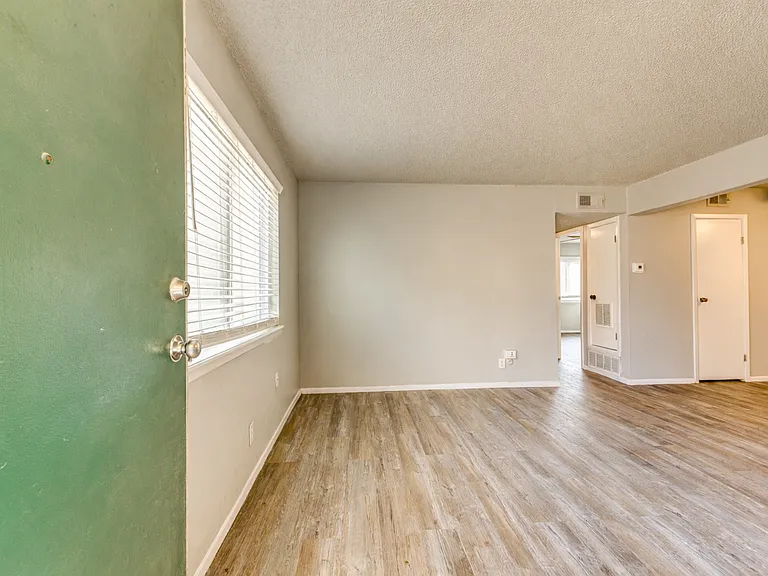 Woodhaven Apartments — Photo 8