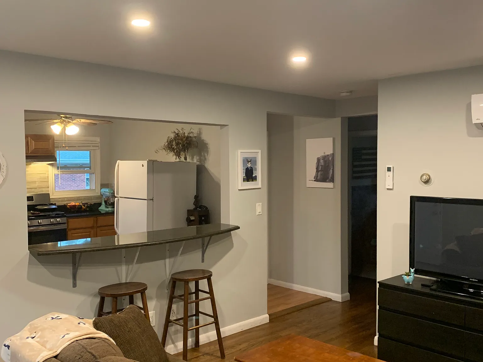2 bed, 800 sqft, $2,200 — Photo 3