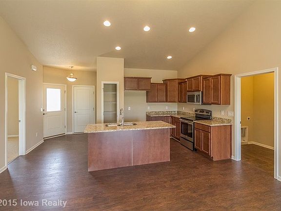 3rd image of 8951 Linden Dr