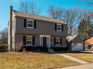 255 Lothrop Rd, Grosse Pointe Farms, MI 48236