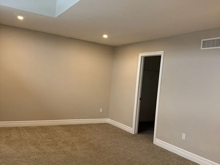 724 Freeport St — Photo 15
