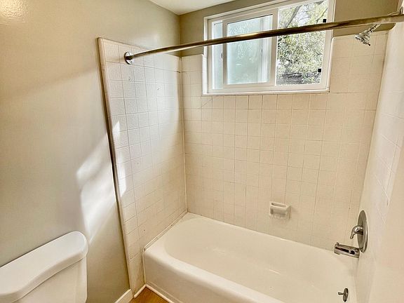 5th image of 2754 Hermosa Ave #8
