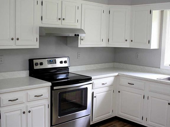 3rd image of 17 Wisteria Ave