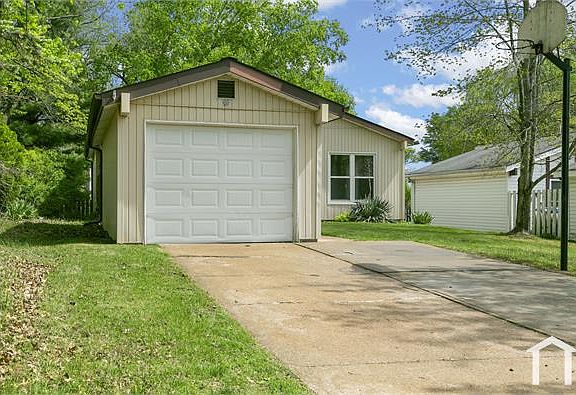 3rd image of 2455 Buttonwood Ct