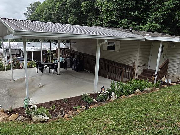 3rd image of 210 Country Woods Dr