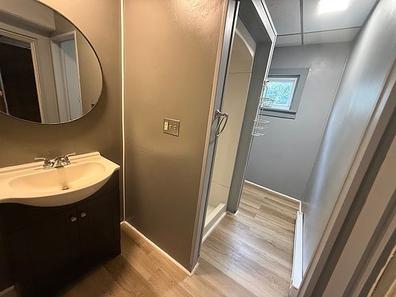 3rd image of 401 Smith St APT 1R
