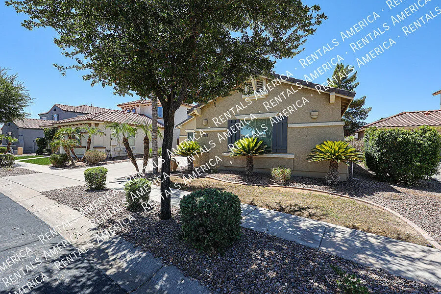 Gated Community! 3 bed 2 bath in Chandler — Photo 3