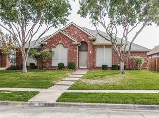 2760 Summertree Dr, Carrollton, TX 75006