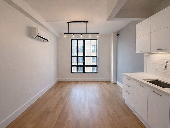 2nd image of 799 Crown St #2B