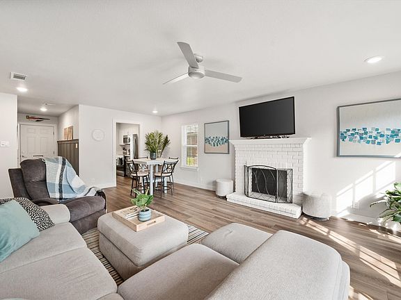 4th image of 1049 Roaring Springs Rd #1049
