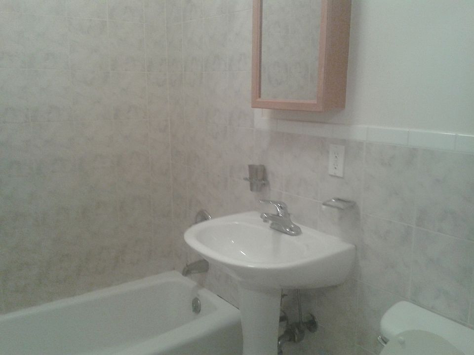 1st image of 2423 29th St APT 2
