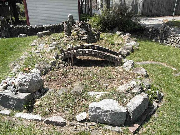 3rd image of 938 E Beardsley Ave