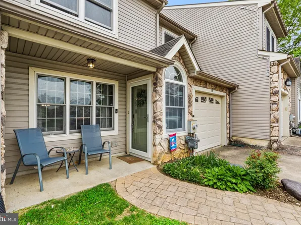 139 Carriage Ln, Logan Township, NJ 08085