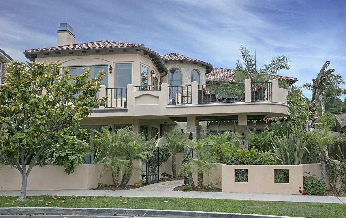 6 bed, 7.0 bath, 4896 sqft, $25,000 — Photo 2