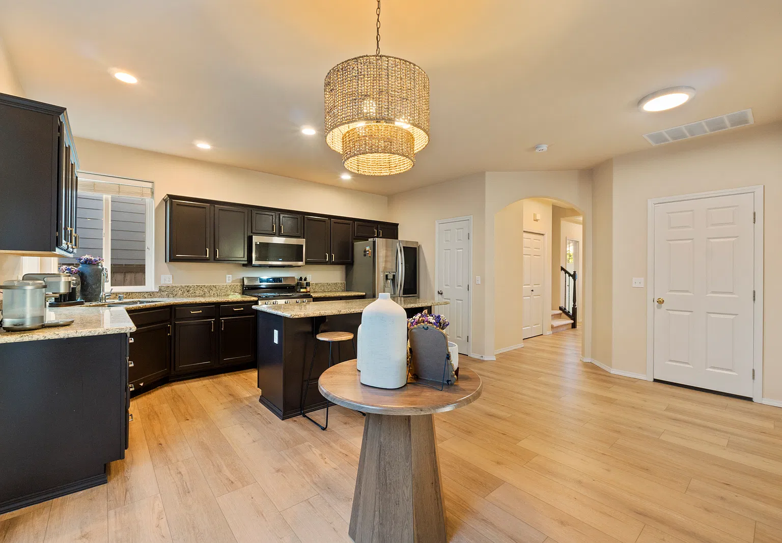 4 bed, 2.5 bath, 2162 sqft, $3,600 — Photo 4
