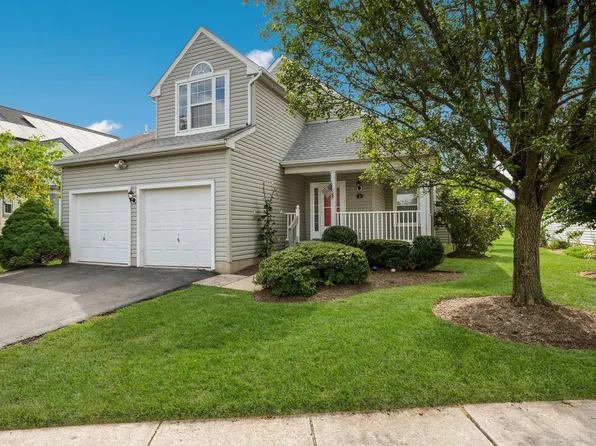 4 Dusseldorf Dr, Royersford, PA 19468