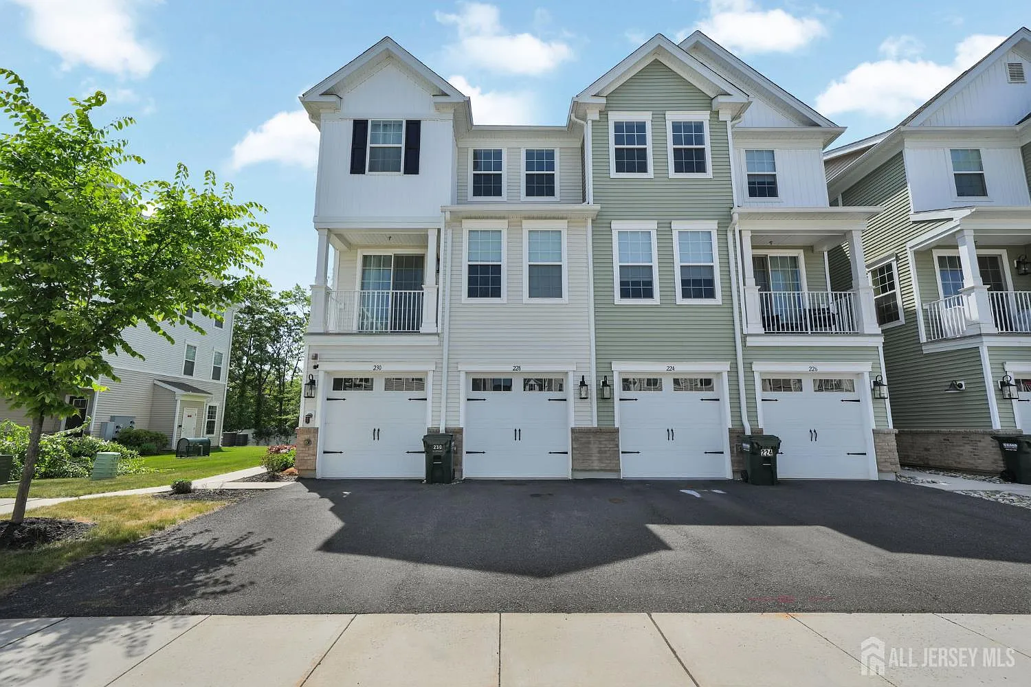 2 bed, 3.0 bath, $3,400 — Photo 1