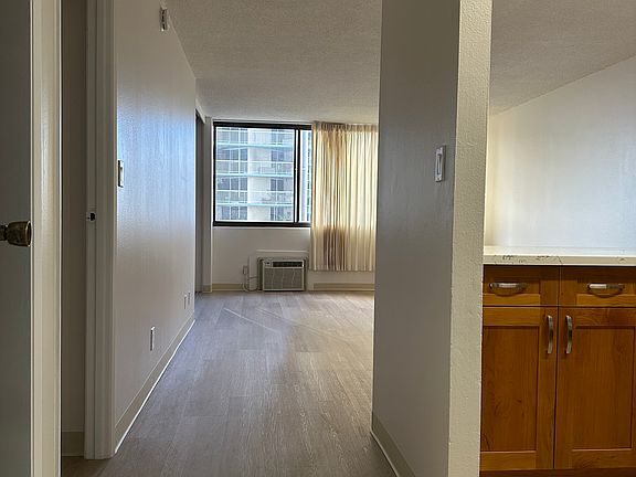 2nd image of 1255 Nuuanu Ave APT E1806