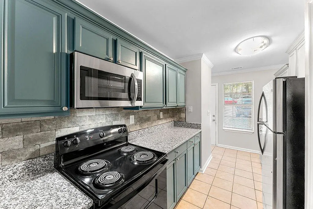 8373 Thomas Rd — Photo 3
