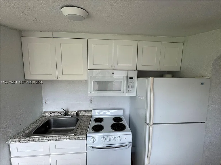 1018 N 17th Ct #2B — Photo 8