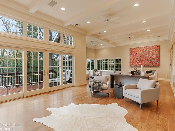 4th image of 1096 Barrett Cir W